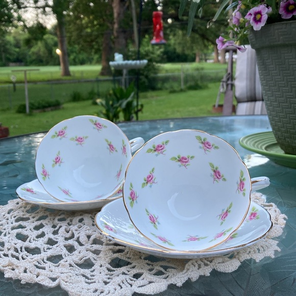 Collingwoods Bone China Set of 2 Teacups and Saucers Pink Roses Gold Detailing - Picture 3 of 13